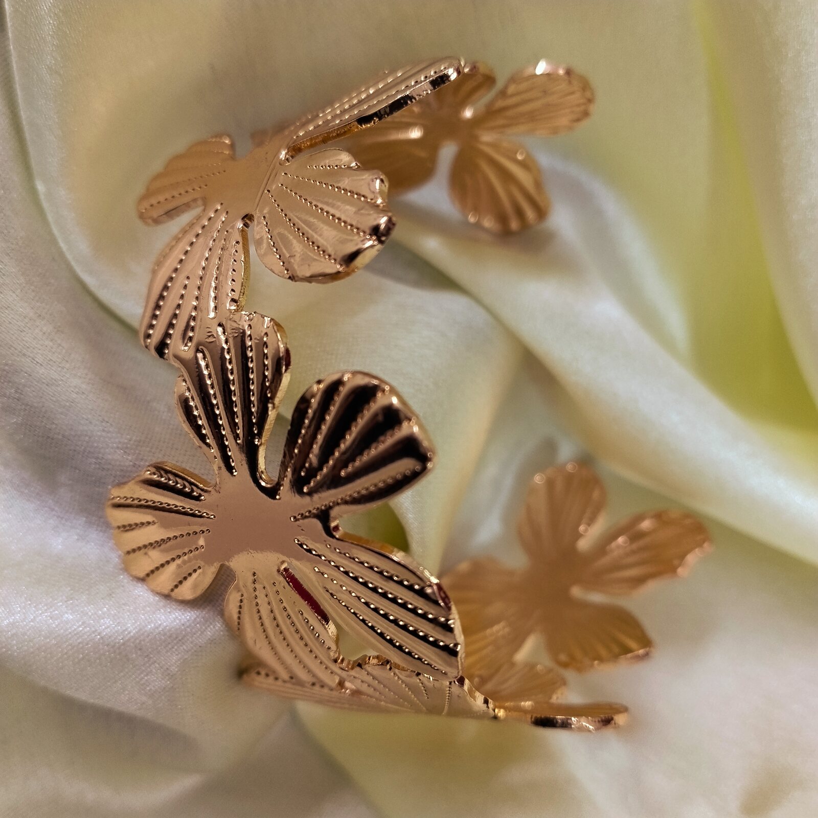 Golden Flower Adjustabe Bracelet