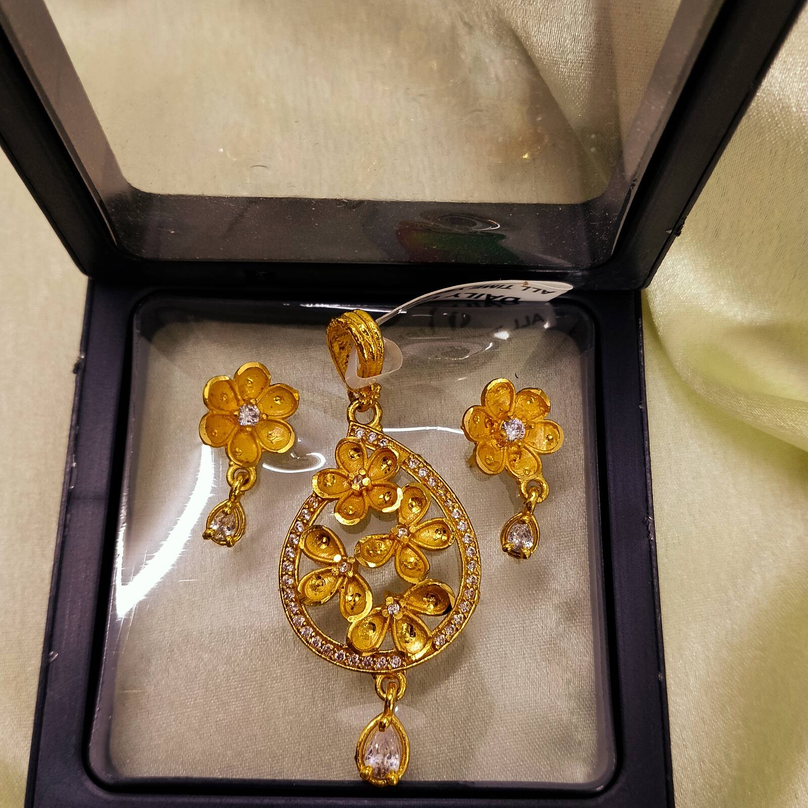 Premium Golden Pendant & Earing Set 3